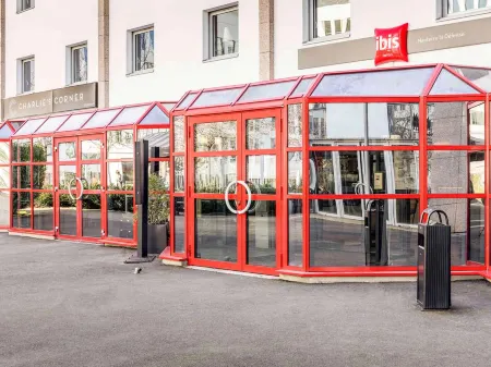 Ibis Nanterre la Défense Отели рядом с достопримечательностью «Университет Париж Нантер»