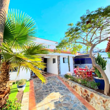 Endless Summer Hostel Отели в г. Коста Адехе