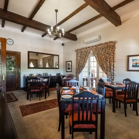 Albion Manor