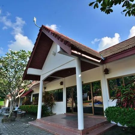 Alongkot Beach Resort Khanom