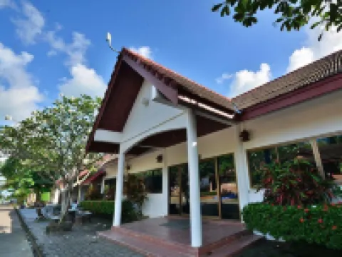 Alongkot Beach Resort Khanom