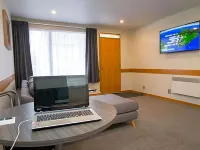 Dunedin Motel and Villas Hotels near Baldwin Street