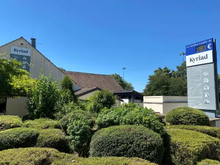 Kyriad Beaune Отели рядом с достопримечательностью «Musee des Beaux-Arts et Musee Marey»