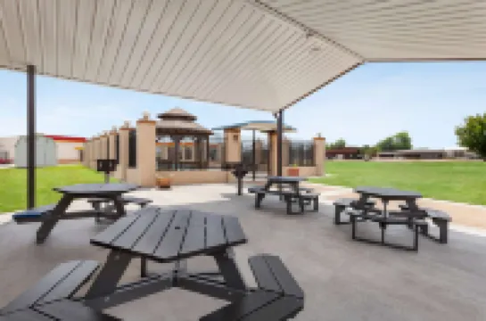 เดย์สอินน์ บายวินด์แฮม ปารีส โรงแรมในปารีส