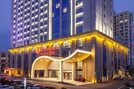 Ramada by Wyndham Taixing Отели рядом с достопримечательностью «Liuwei Port»