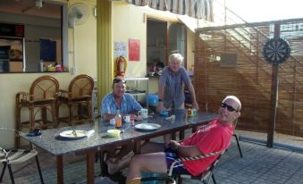 Oasis Hotel