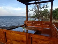 Omah Kayu Villa Hotel di Bungatan