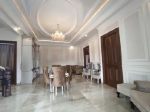 Villa Syariah Muvida Dengan Kolam Renang di Tengah Kota