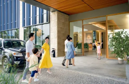 Fleur de Lys Hotel Quy Nhon Отели в г. Куинён