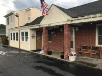 Royal Inn Motel - parking