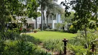 Six Valk Avenue Guest House Hotels in Fourways