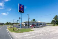 Motel 6 Lumberton, NC - 2-Star