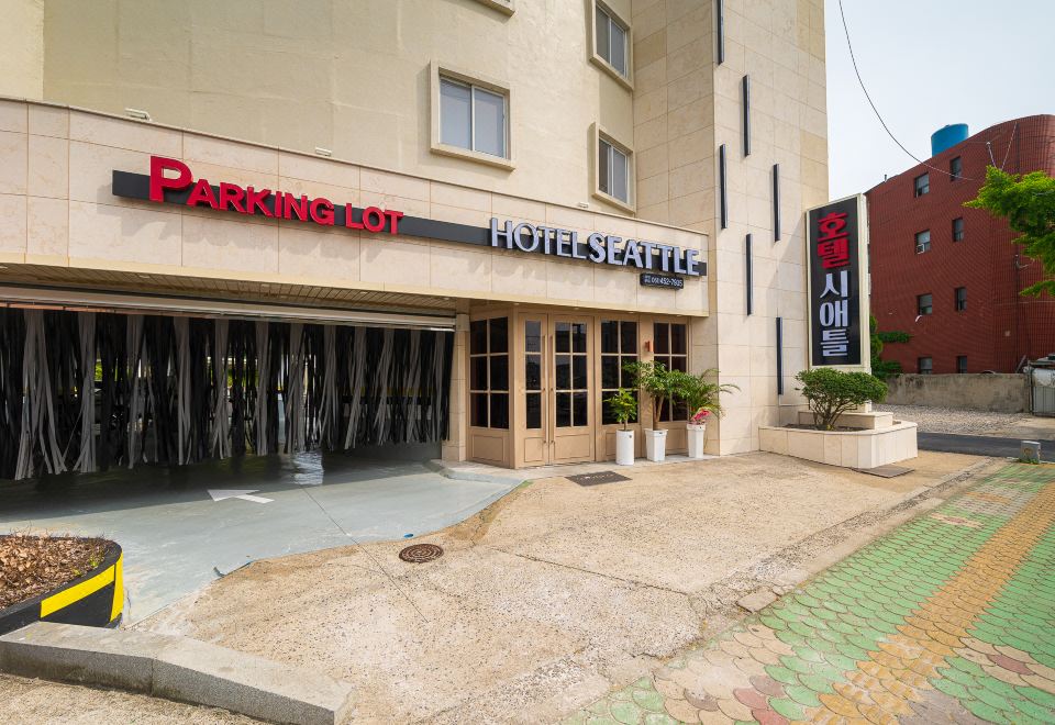 무안 호텔 시애틀의 모던한 로비 모습