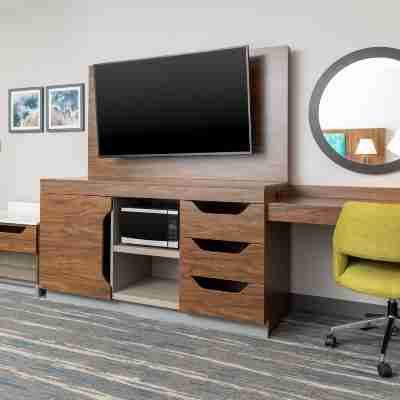 Hampton Inn & Suites by Hilton Santa Rosa Sonoma Wine Country Rooms