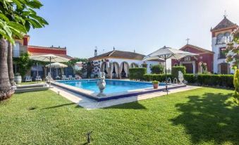 4 Bedrooms Villa with Private Pool Enclosed Garden and Wifi at Los Palacios y Villafranca