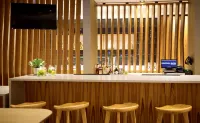 梅德福SpringHill Suites 酒店 - 酒吧