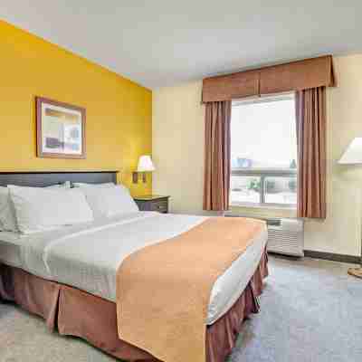 Super 8 by Wyndham Barrie South Rooms