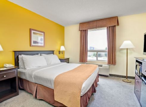 Super 8 by Wyndham Barrie South