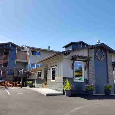 The Coho Oceanfront Lodge Hotel Exterior