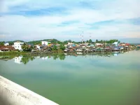 Bed and Boat Aopayoon Resort Hotels in Sathing Phra