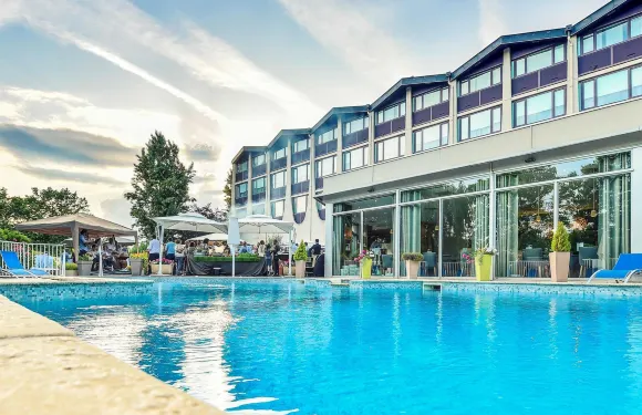 博那中心美居酒店