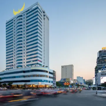 Muong Thanh Luxury Song HAN Hotel Отели рядом с Аэропорт Дананг