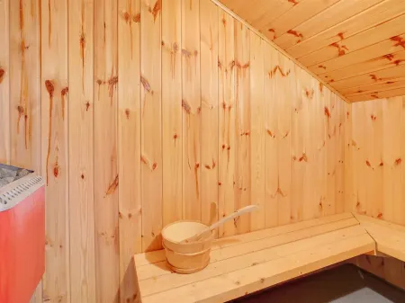 "Alwin" - 2.5km from the Sea