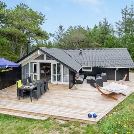 "Varpu" - 1.6km from the Sea Hotels in Saltum