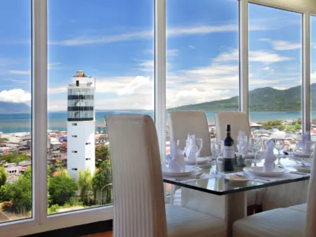 Sintesa Peninsula Hotel Отели в г. Wenang