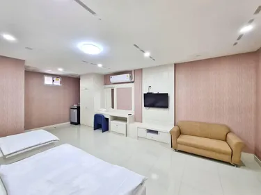 รูปภาพของคริสตัล เพลส บัวใหญ่