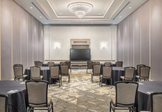 3. 크라운 플라자 ..