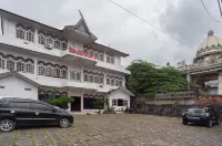 RedDoorz @ Jalan Jendral Sudirman Jambi 2 Hotels in Pakuan Baru
