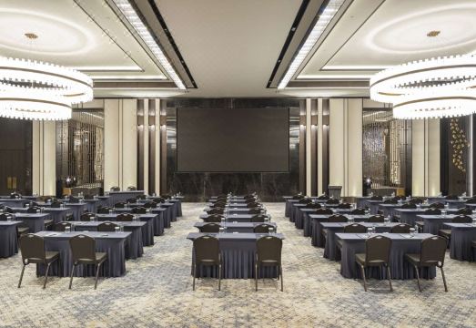 4. 더블트리 바이 ..