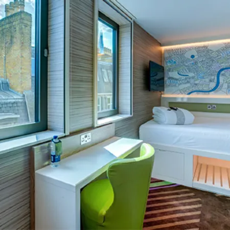 Hub by Premier Inn London City Bank Отели рядом с достопримечательностью «Художественная галерея Гилдхолл»
