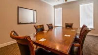 SureStay Hotel by Best Western Leesville - 駐車場