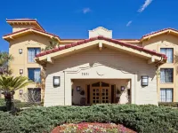 La Quinta Inn by Wyndham Orlando Airport West Hotels in Belle Isle