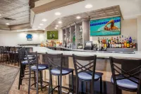 Wingate by Wyndham Detroit Metro Airport - bar