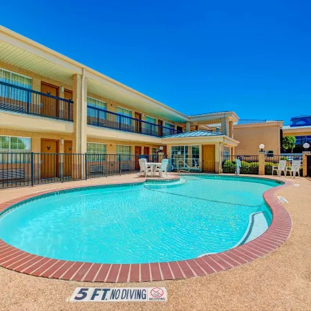 Super 8 by Wyndham Richardson Dallas