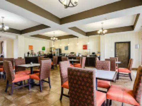 Comfort Inn & Suites Lawrence - University Area Hotels in Lawrence