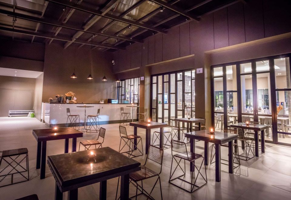 X2 바이브 부리람 호텔의 룸서비스 음식