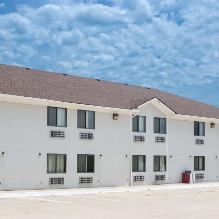 Super 8 by Wyndham Boonville