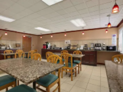 Baymont by Wyndham Sullivan Hotels in Sullivan