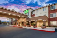 La Quinta Inn & Suites by Wyndham Las Vegas Red Rock Hotels near TPC Summerlin