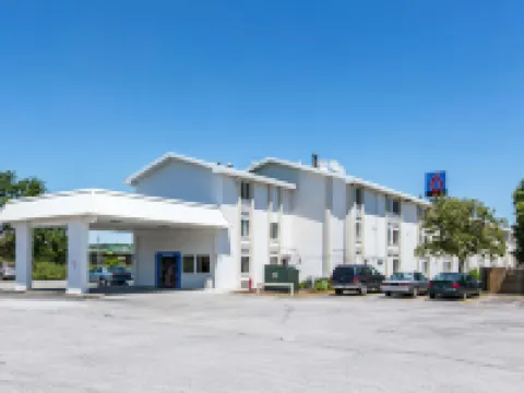 Motel 6 Council Bluffs, IA - Omaha East Hotels in Lewis