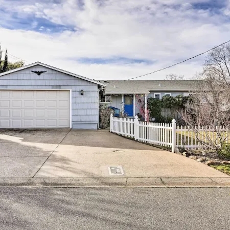 1 Mi to Main Street Sutter Creek Poolside Oasis!