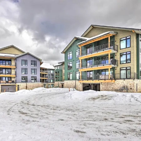Condo w/ Mountain Views in Heart of Downtown!