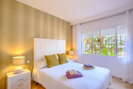 Cozy Beach Side Apartment with Pool