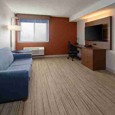 Holiday Inn Express & Suites Seattle-Sea-Tac Airport Rooms