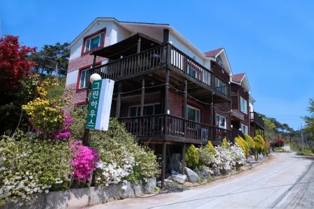 Ahnmyeondo green house Отели рядом с достопримечательностью «Kkotji Beach»