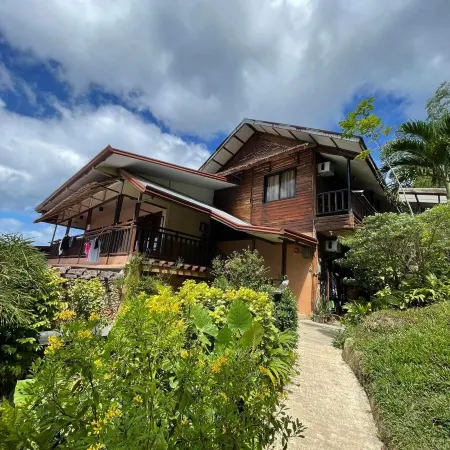 Novie's Tourist Inn